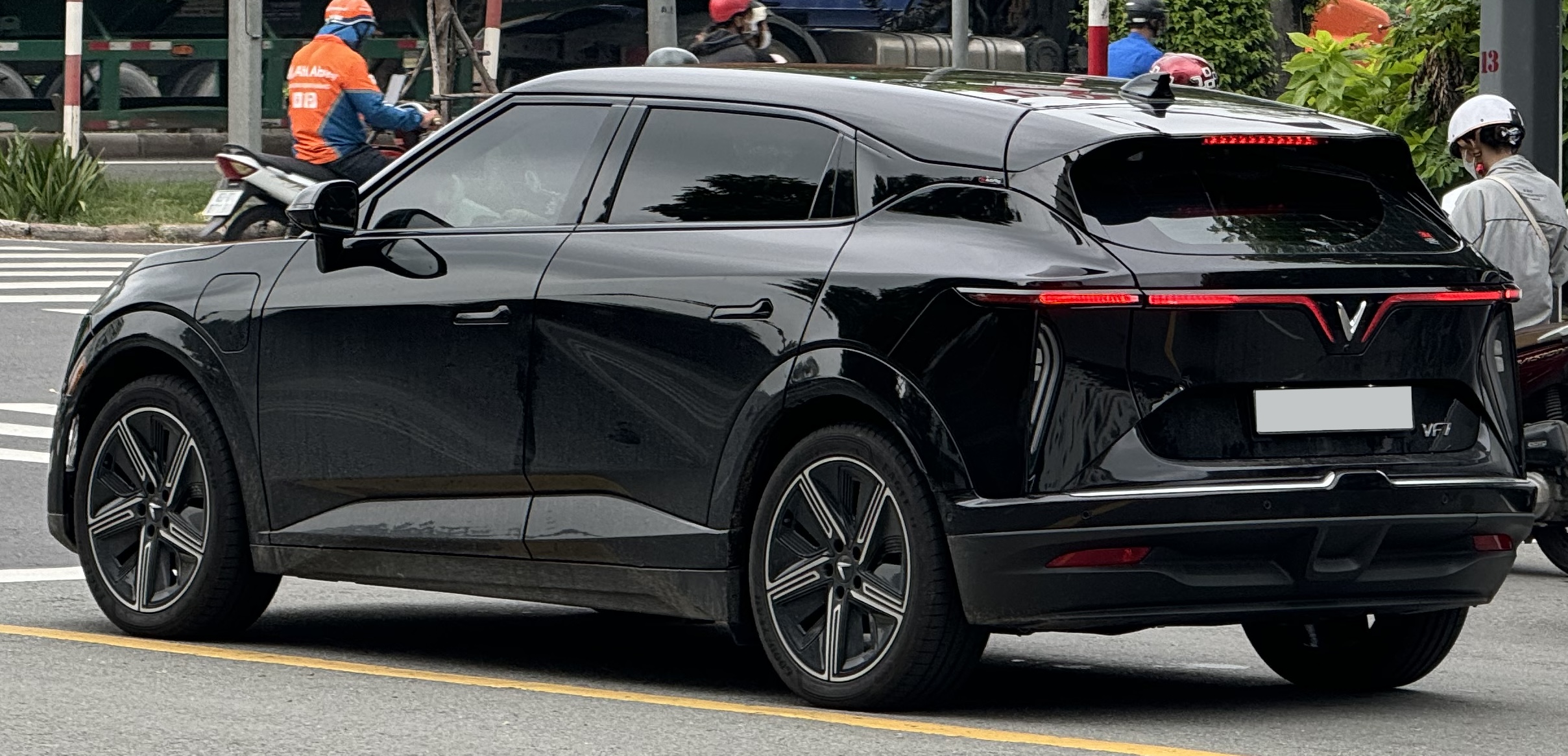 2025 VinFast VF 7