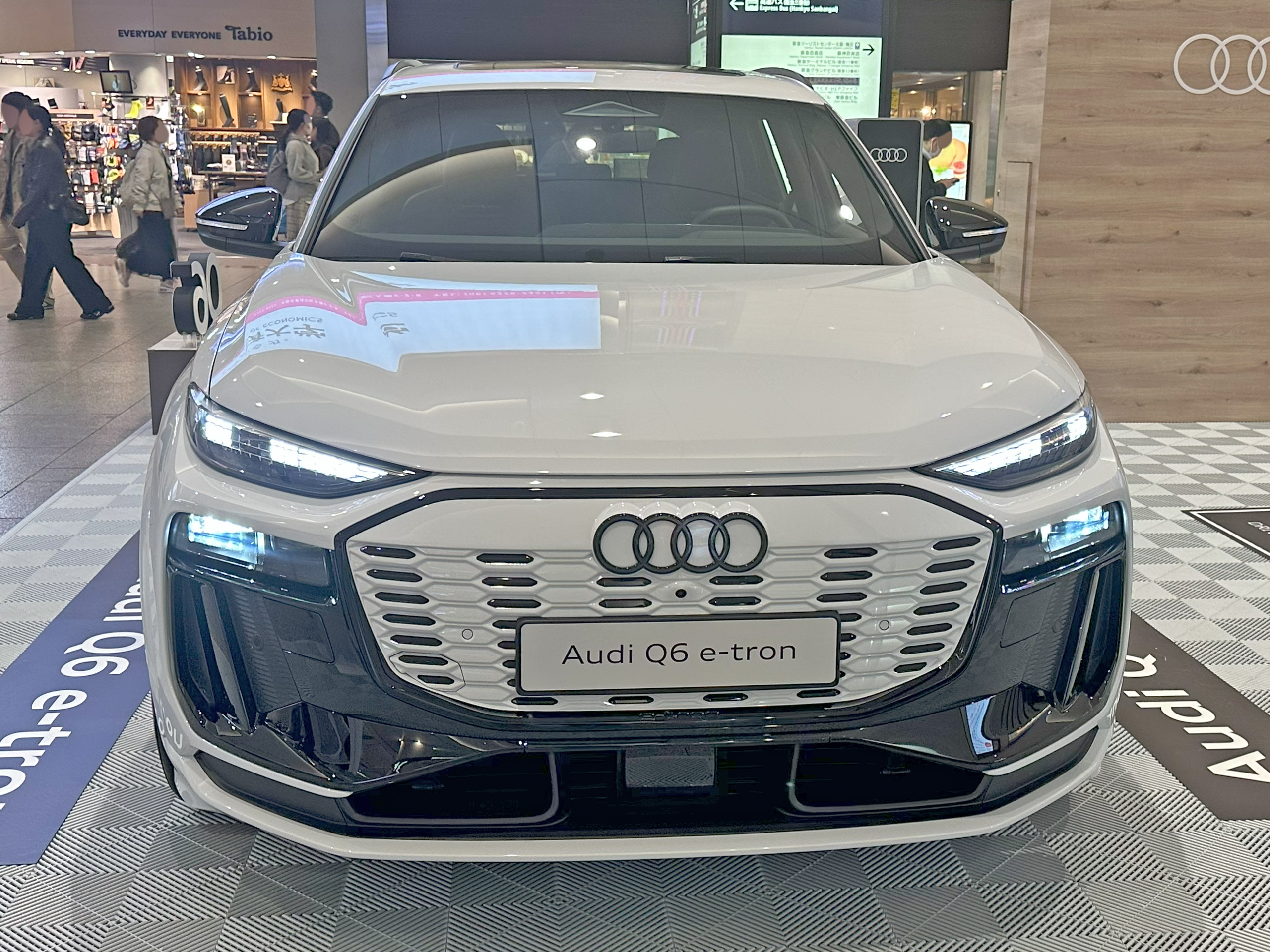 2025 Audi SQ6 e-tron